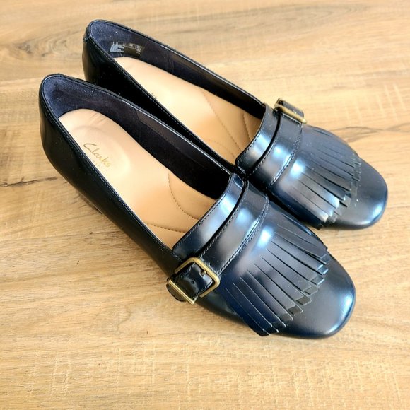 Clarks Artisan navy blue loafers  with tassels . - Picture 4 of 15